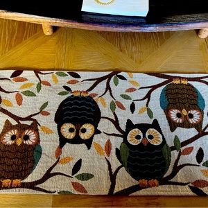 Adorable Owl Table Runner